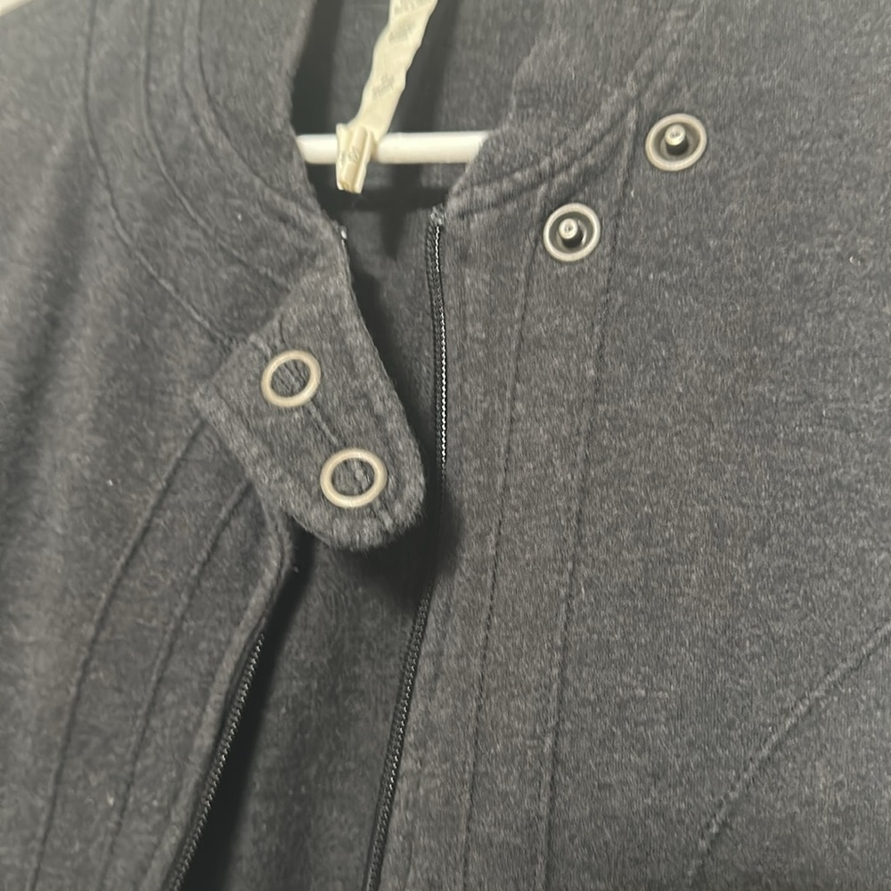 Stylish Black Jacket - image 3